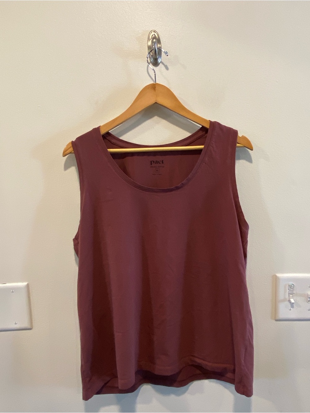 Pact Womens Luxe Essential Scoop Neck Tank size XL organic cotton maroon